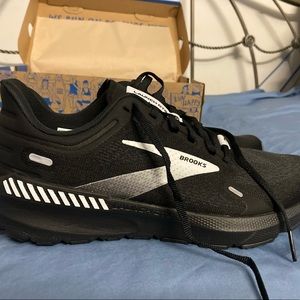 Brand new Brooks running shoe!